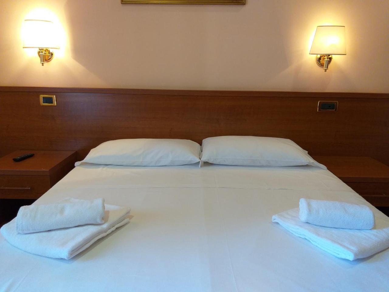 Alex City Inn III โรม ภายนอก รูปภาพ