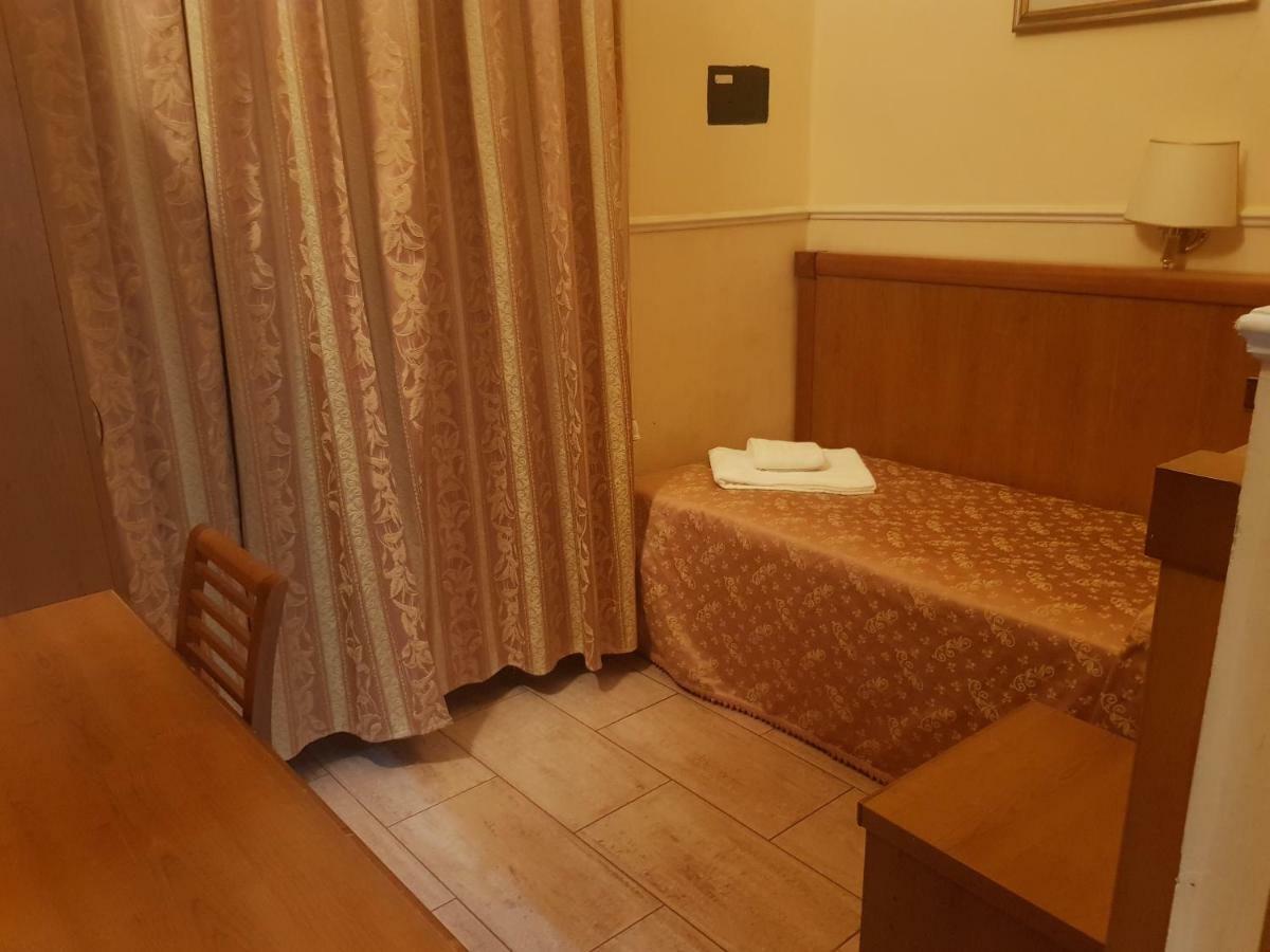 Alex City Inn III โรม ภายนอก รูปภาพ